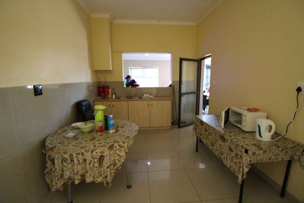 Well located on busy street close to Industrial Area! - Photo 3