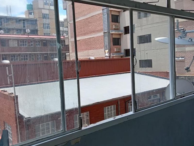 ONE AND HALF BEDROOM FLAT IN SUNNYSIDE. - Photo 6
