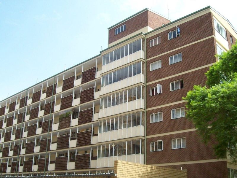 A BACHELOR FLAT TO RENT IN SUNNYSIDE - Photo 2