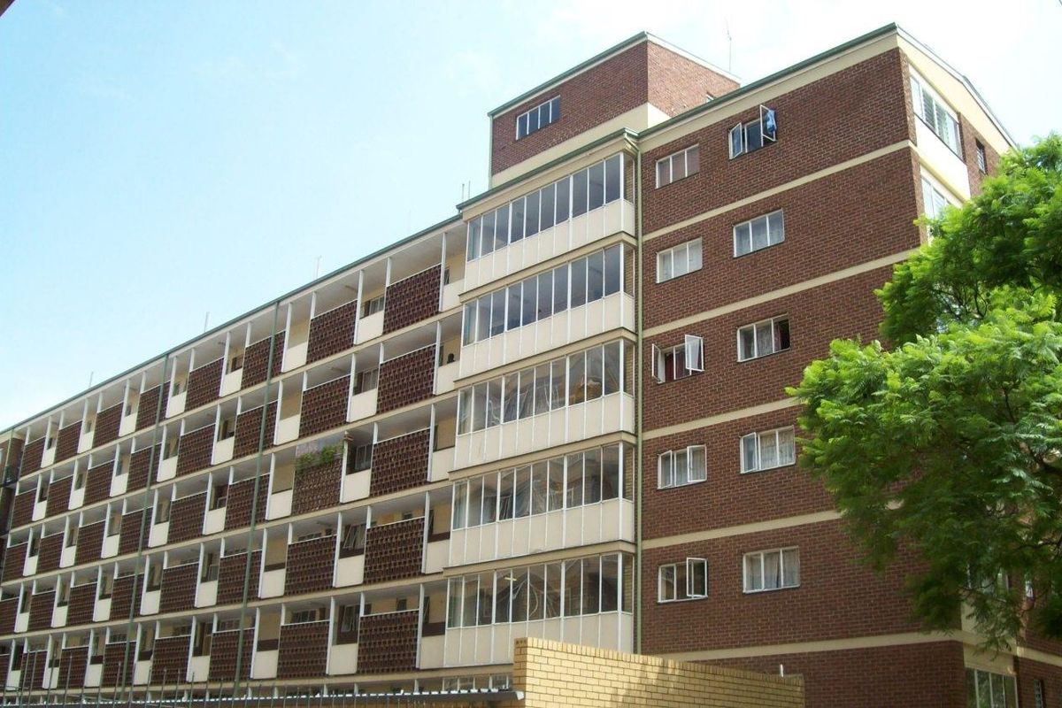 A BACHELOR FLAT TO RENT IN SUNNYSIDE - Photo 2