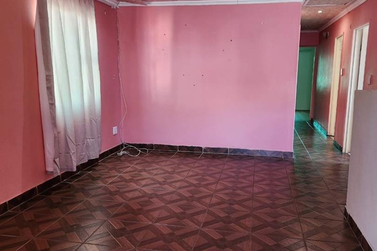 Charming 3-Bedroom House for Sale - R1,100,000 - Photo 4