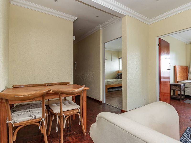 2 Bedroom Apartment in Rosebank - R1,595m - Photo 9