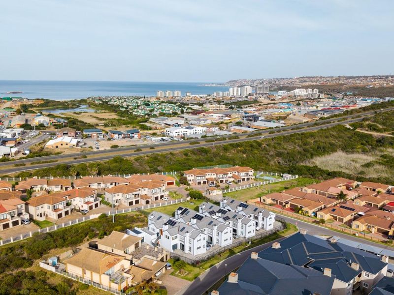 Island View living: Secure, spacious & ready for occupation - Photo 2