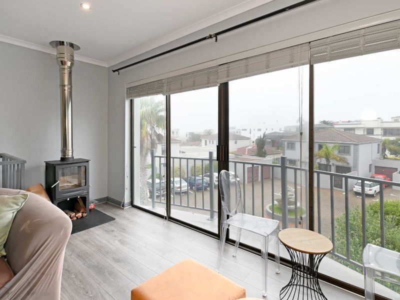 3 bed triplex with views in West Beach - Photo 4
