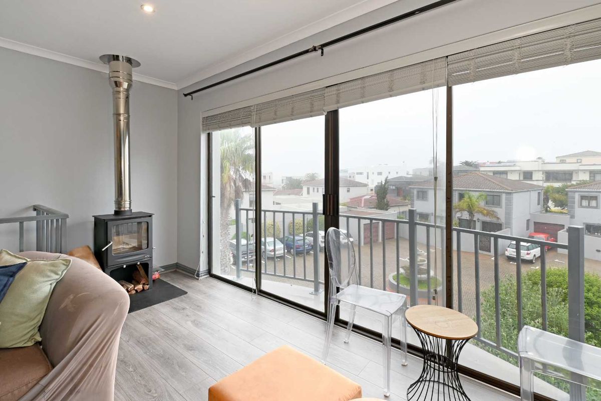 3 bed triplex with views in West Beach - Photo 4