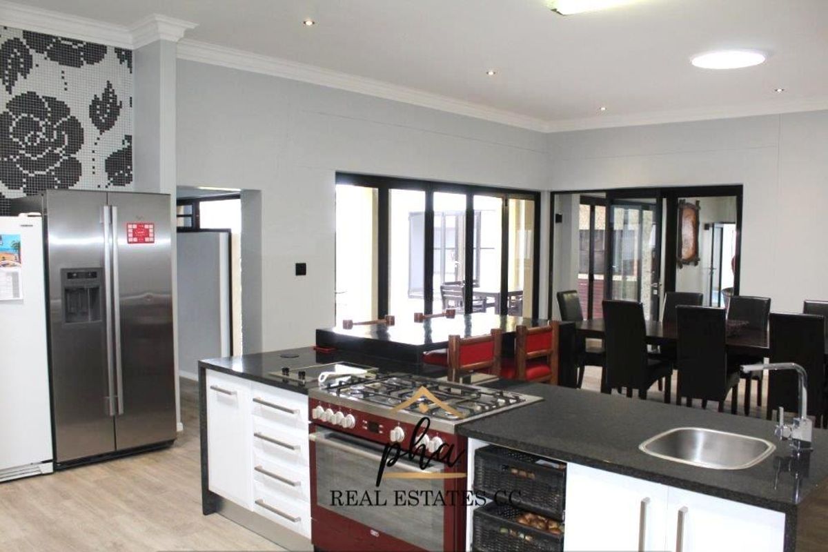 Entertainer's Dream!! 5 bedroom house with pool for sale in Walvis Bay for N$6 700 000.00 - Photo 3