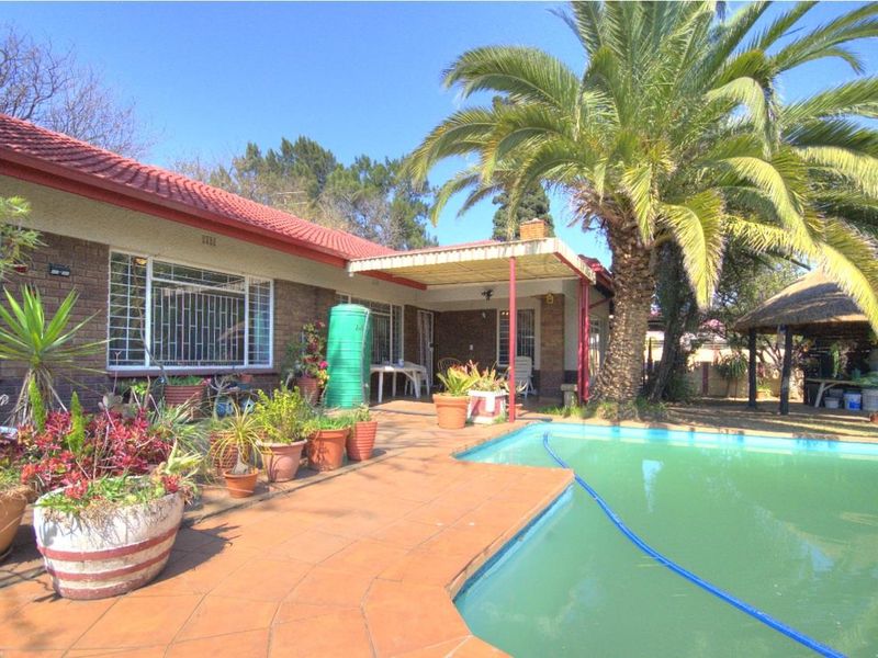 Brackenhurst proper meyersdal side family home - Photo 3