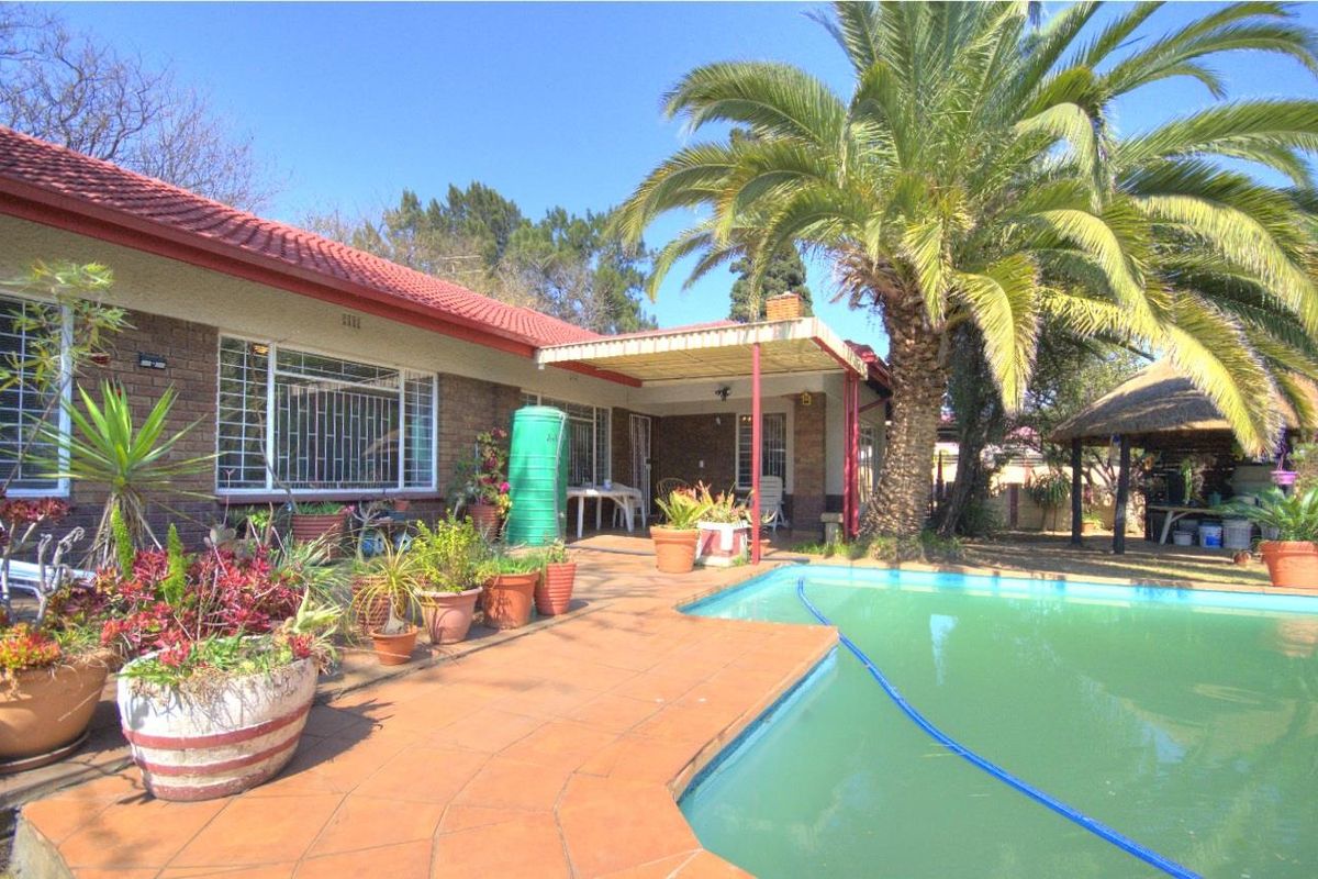 Brackenhurst proper meyersdal side family home - Photo 3