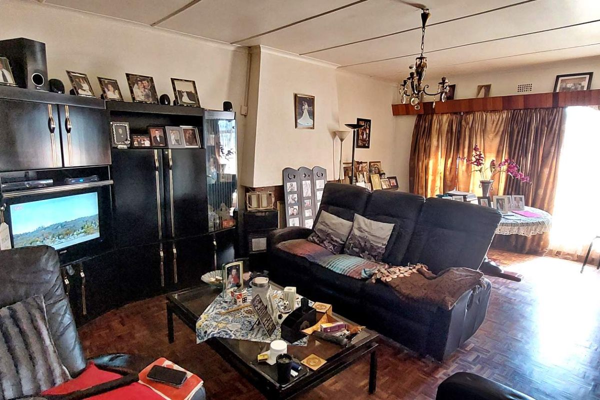 Charming Old-Style Home Space and Comfort. - Photo 4