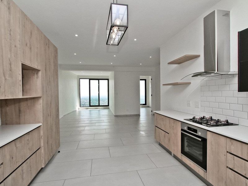 Exclusive Apartment with Panoramic Views! - Photo 3