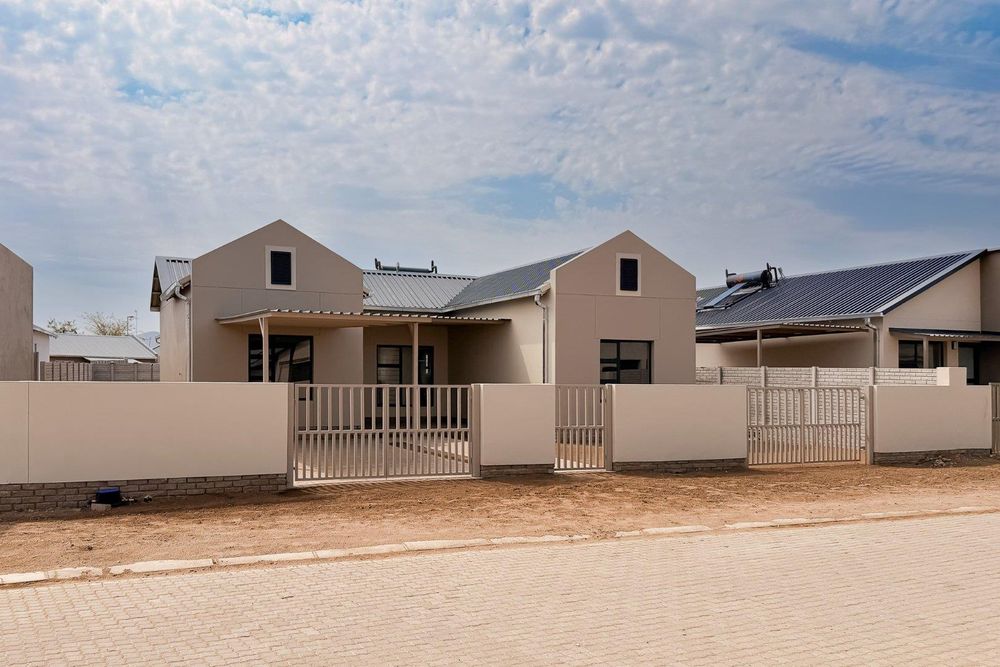 Beautiful U-shaped home perfect for you.