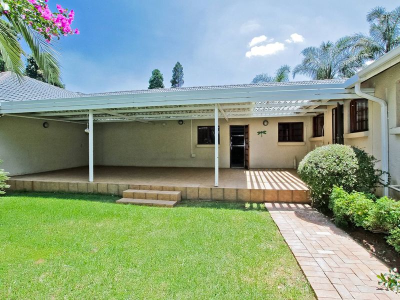 Pristine and Spacious Home - centrally located! - Photo 9