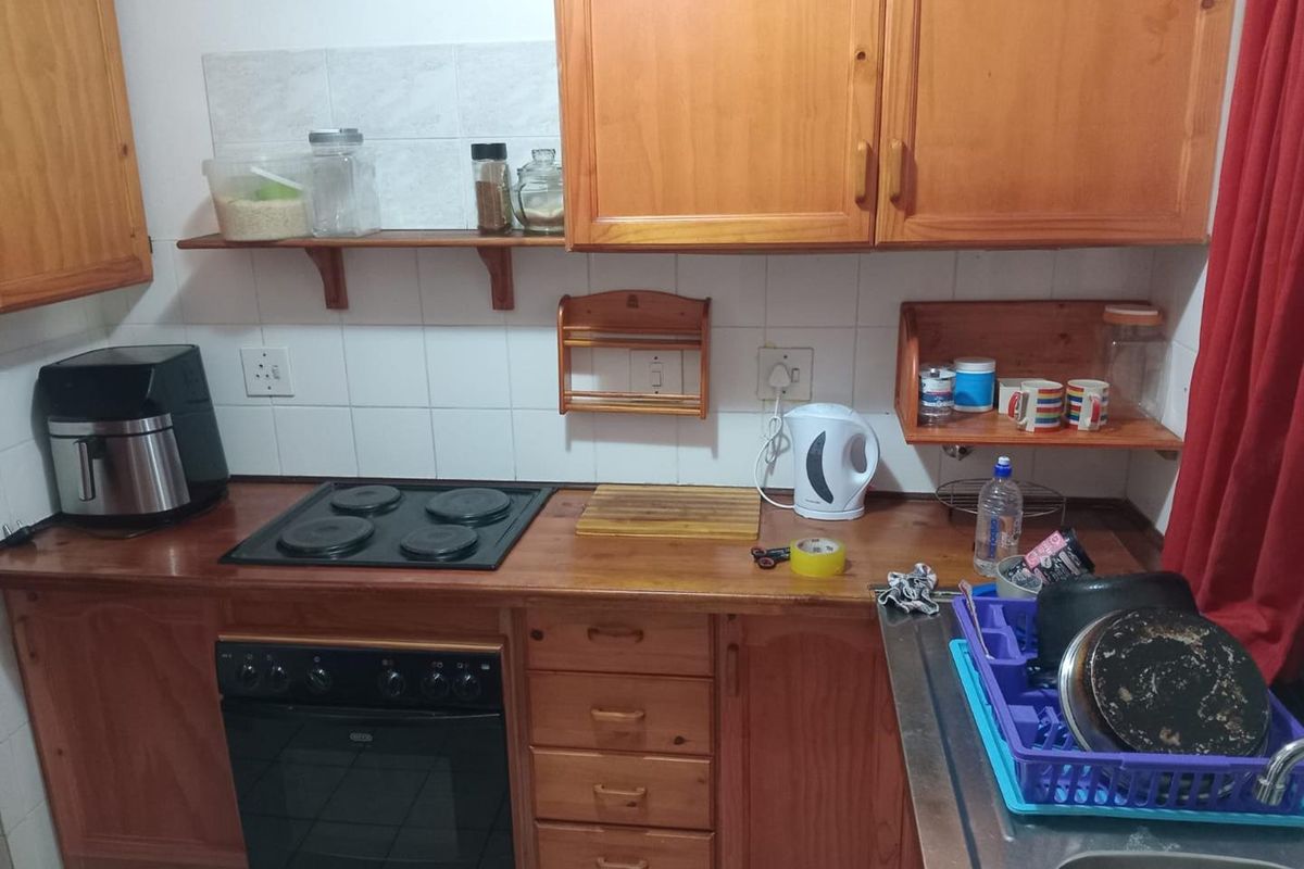 Experience comfortable, modern living in this well-appointed 2-bedroom duplex, designed to offer both convenience and style across a practical layout. - Photo 4