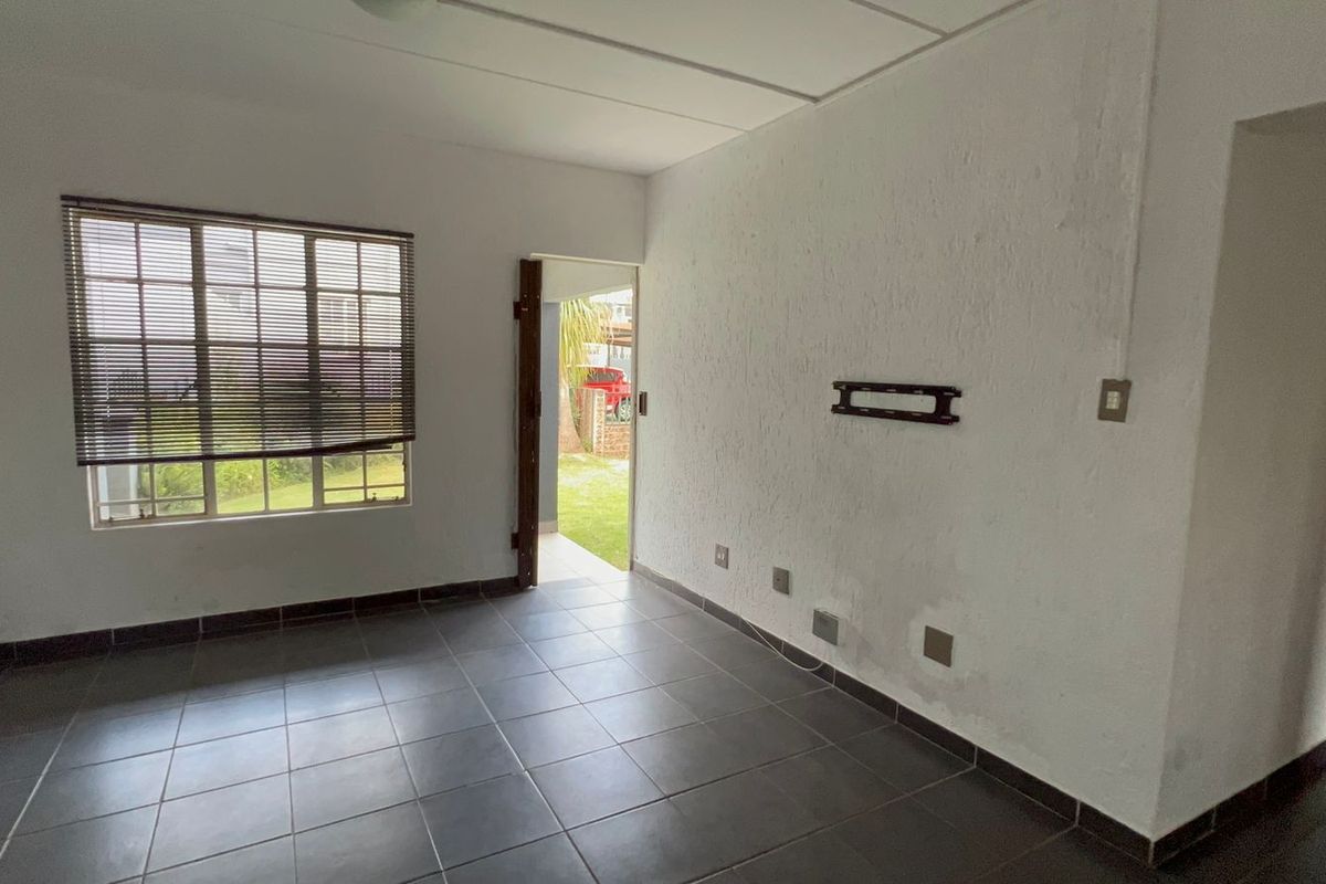 3 Bedroom Apartment Flat for Sale in East Rand Mall Boksburg - Photo 2