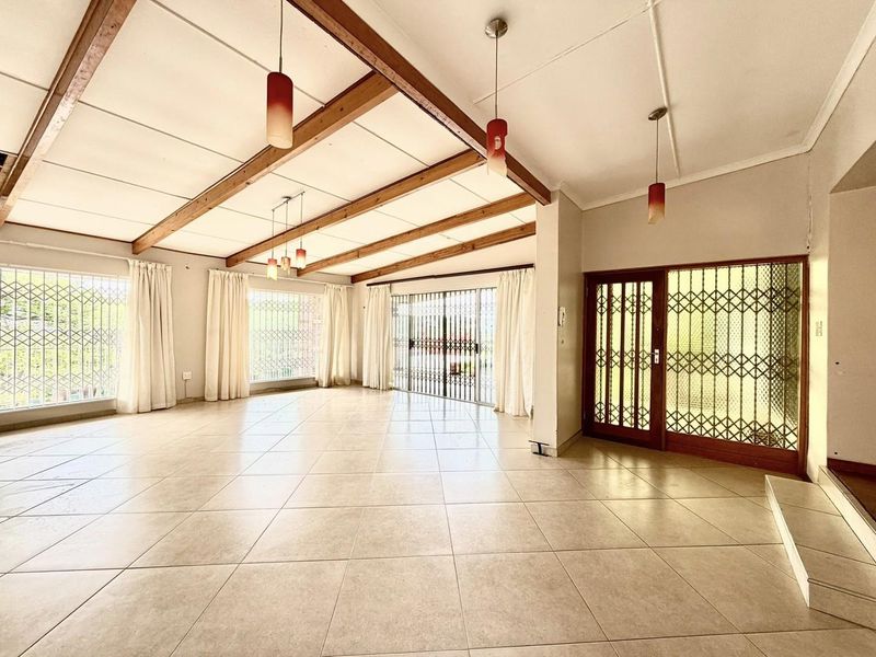 4 Bedroom House For Sale in Olympia - Photo 5