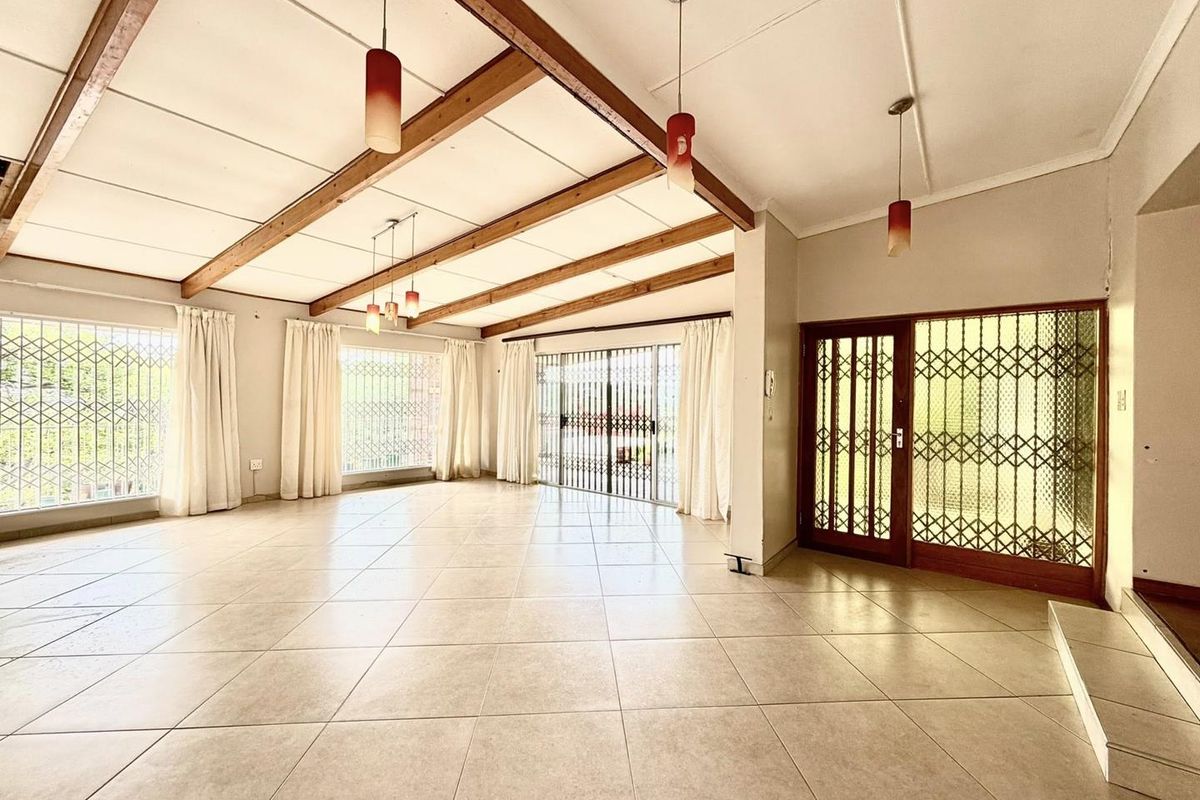 4 Bedroom House For Sale in Olympia - Photo 5