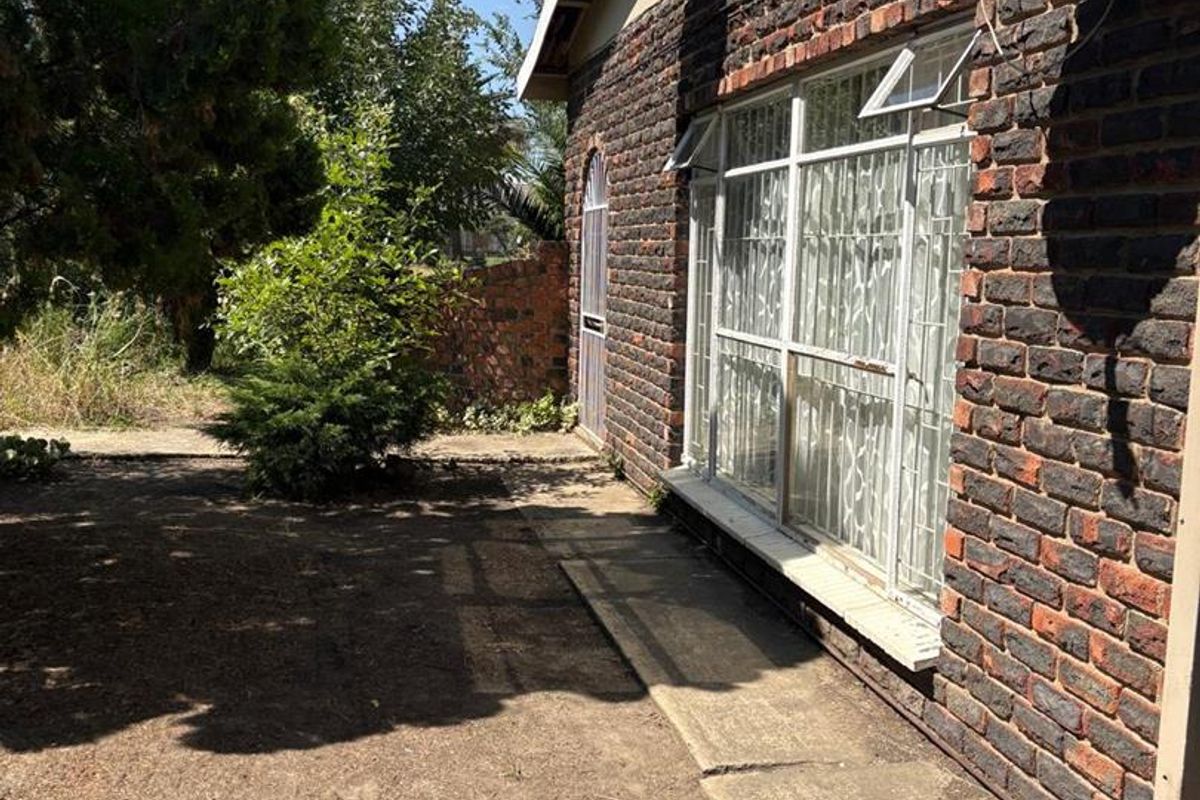 TWO PROPERTIES FOR THE PRICE OF ONE! 4 Bedroom with Flat - Business Rights - Photo 3