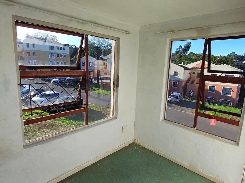 Ready to upgrade 2 bedroom ground floor apartment - Photo 6