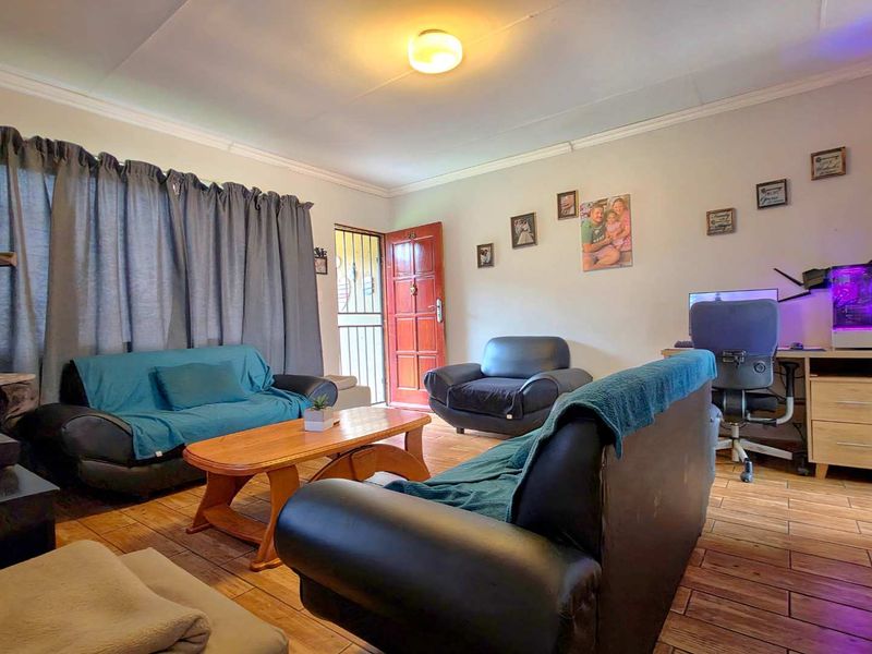 2 Bedroom Townhouse in Meyersdal - Photo 3