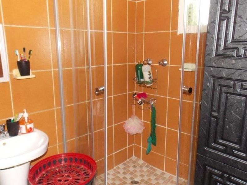 Perfect Family Home in Grove End Phoenix - Photo 6