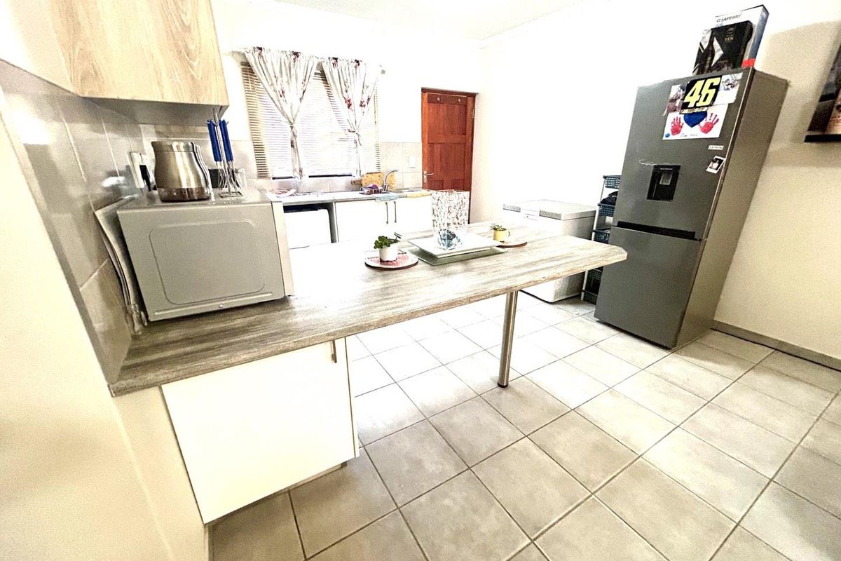 Family-Friendly 4 Bedroom Home in Osona Ext 4 - Photo 3