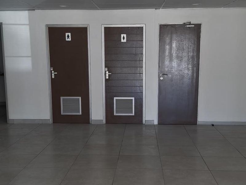 RENT| Klein Windhoek – Prime Business - Photo 3