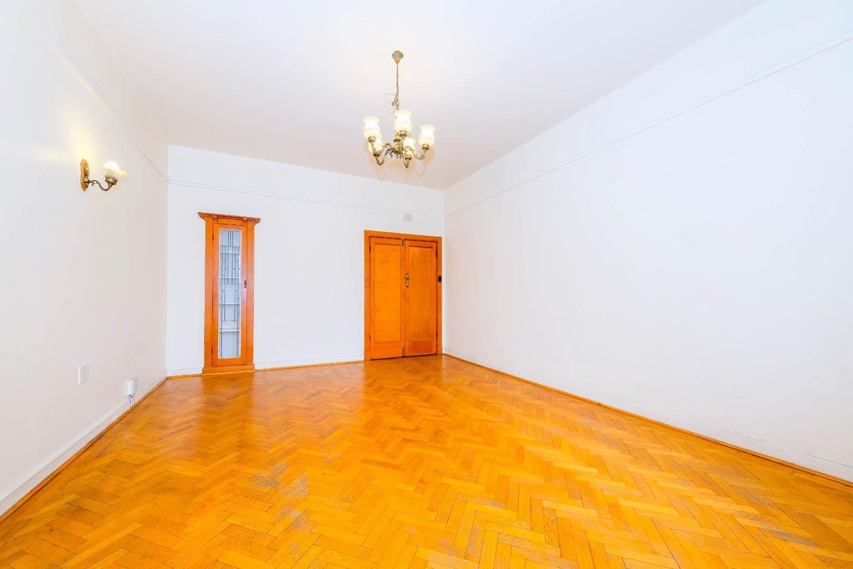 Time to sell! Serious seller relocating! - Photo 2