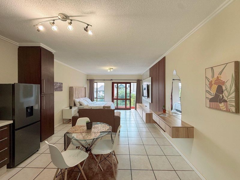 Fully Furnished And Equipped Studio In A Secure Complex Within Walking Distance Of Shops - Photo 7