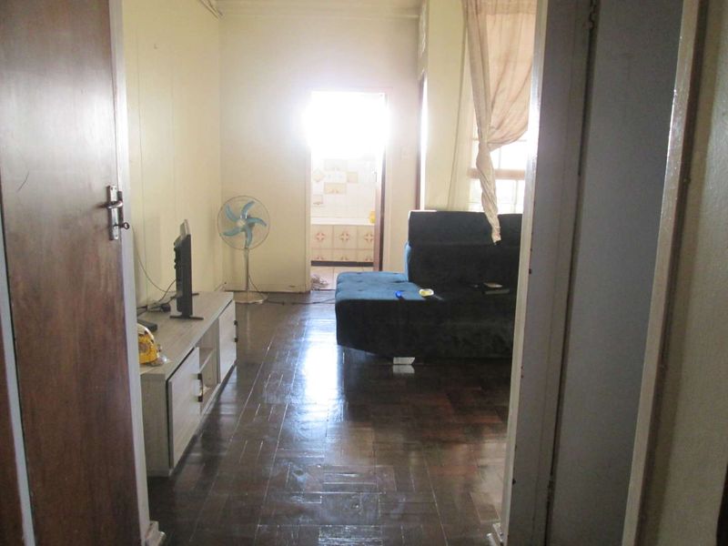 A VERY NEAT AND CLEAN BEAUTIFUL BACHELOR FLAT FOR SALE IN PRETORIA  CENTRAL - Photo 8