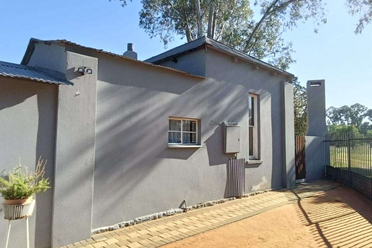 LARGE SMALL HOLDING.EXCELLENT LOCATION.MARKED FOR DEVELOPMENT - Photo 4