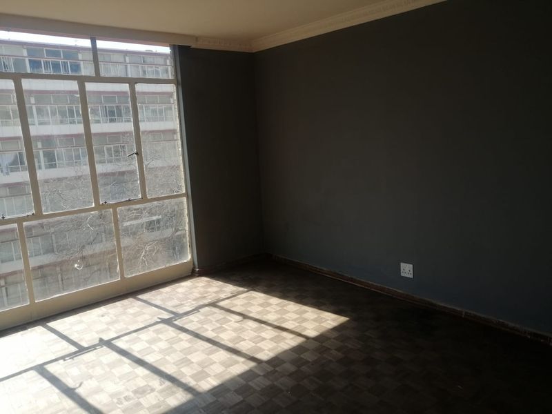 **Spacious Room for Rent in the Heart of Pretoria Central** - Photo 5