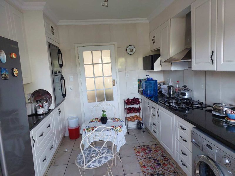 3 BEDROOM FURNISHED TOWNHOUSE TO RENT IN MORNINGSIDE - Photo 10