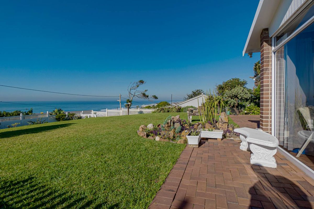 Magical ocean views in a modern home - Photo 3