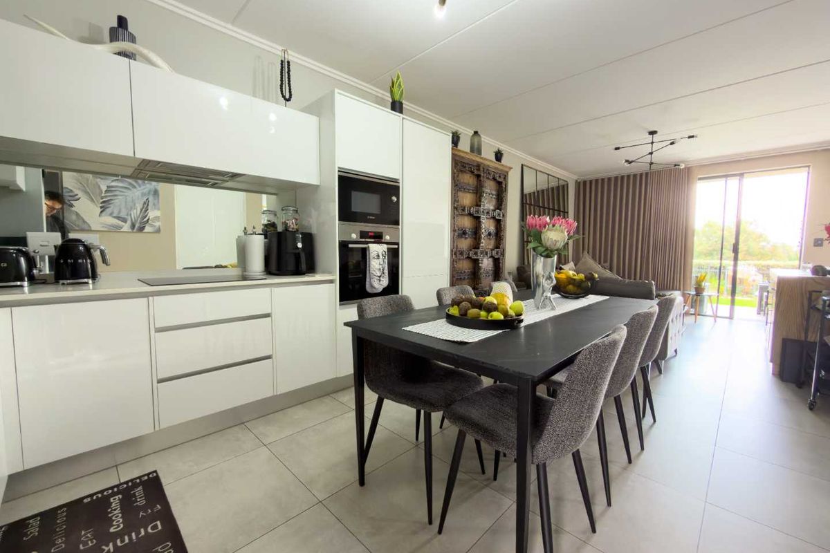 This Isn’t Typical Apartment Living — And It Shows - Photo 5