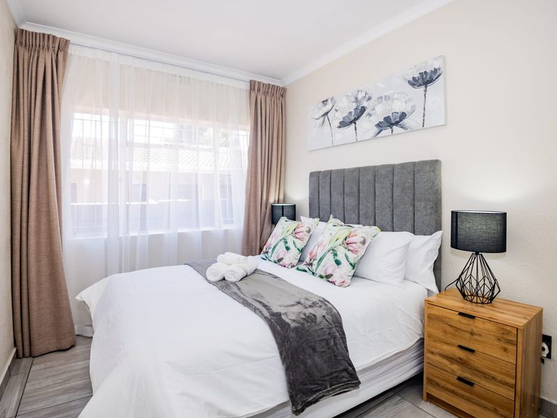 Olive House: Where Comfort Meets Convenience - Photo 8