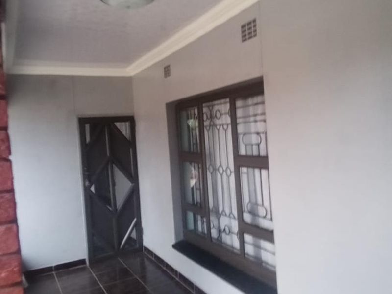 4 bedrooms house for sale in Soshanguve G - Photo 5