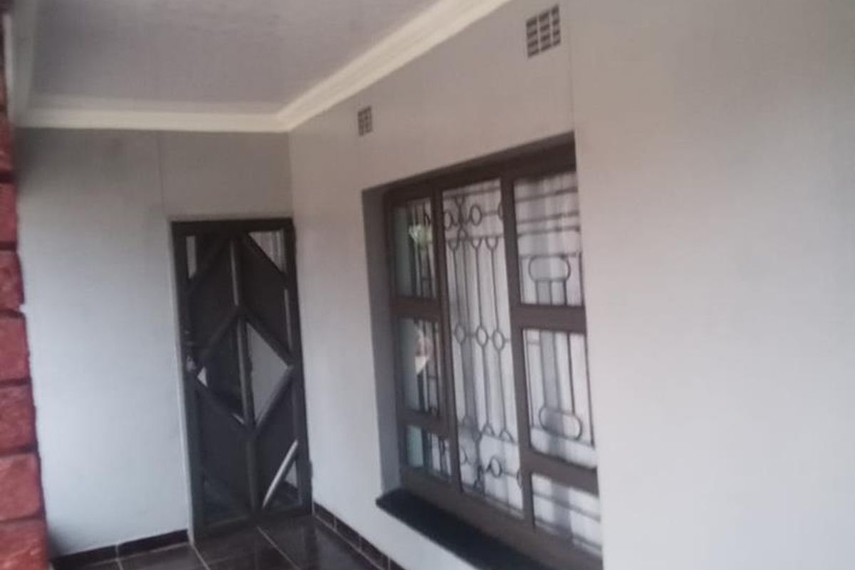 4 bedrooms house for sale in Soshanguve G - Photo 5