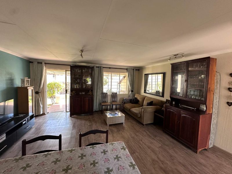 Peaceful and Secure 2 Bedroom Townhouse - Photo 5