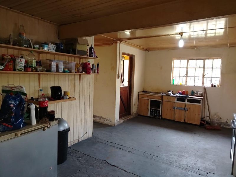 Fixer-upper with potential - Photo 8