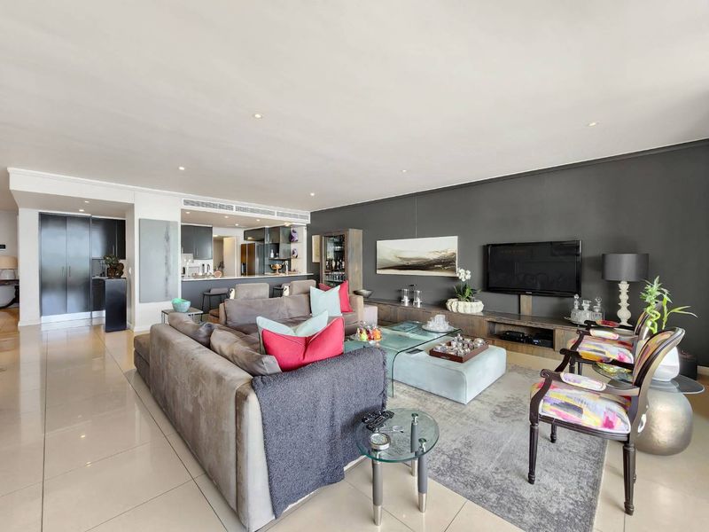 Mouille Point’s Secret Escape - Photo 9