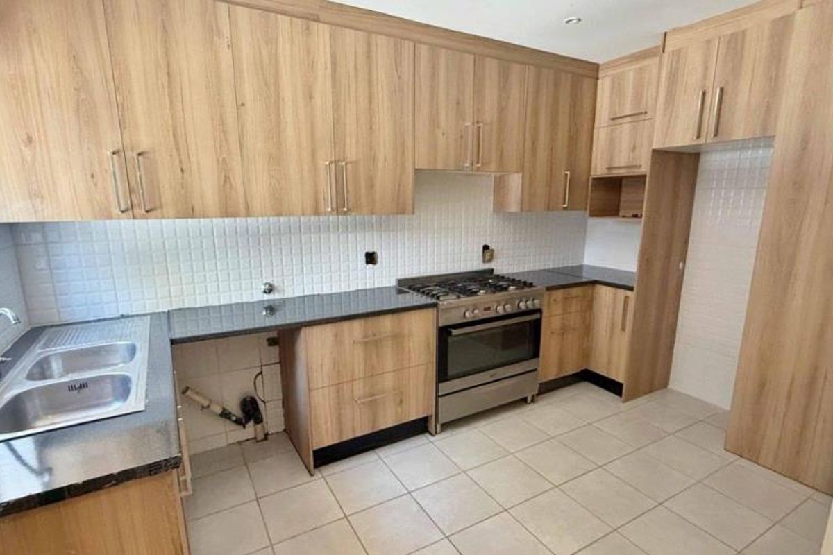 3 bedrooms house for sale in Doornpoort ext 29,Pretoria North - Photo 4