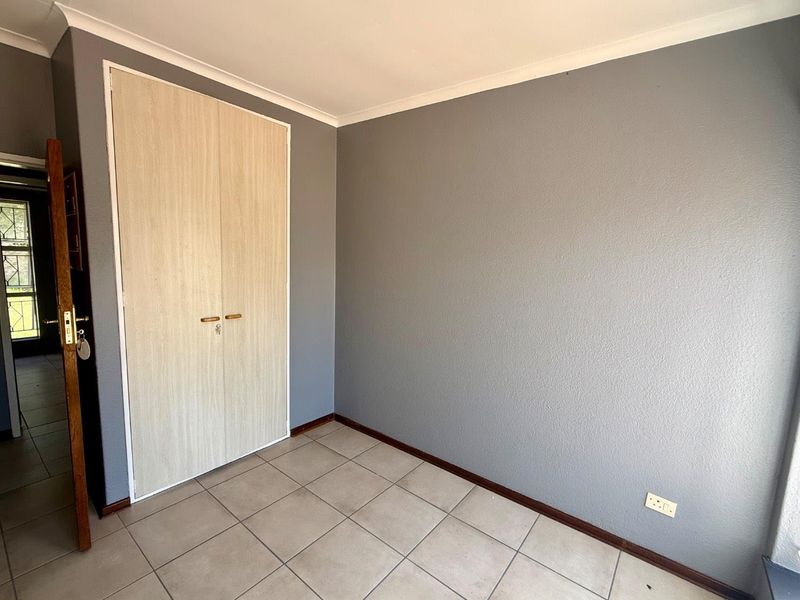 Spacious 4-Bedroom Unit on Secure Unit Rynfield AH– Available 1 February 2026 - Photo 6
