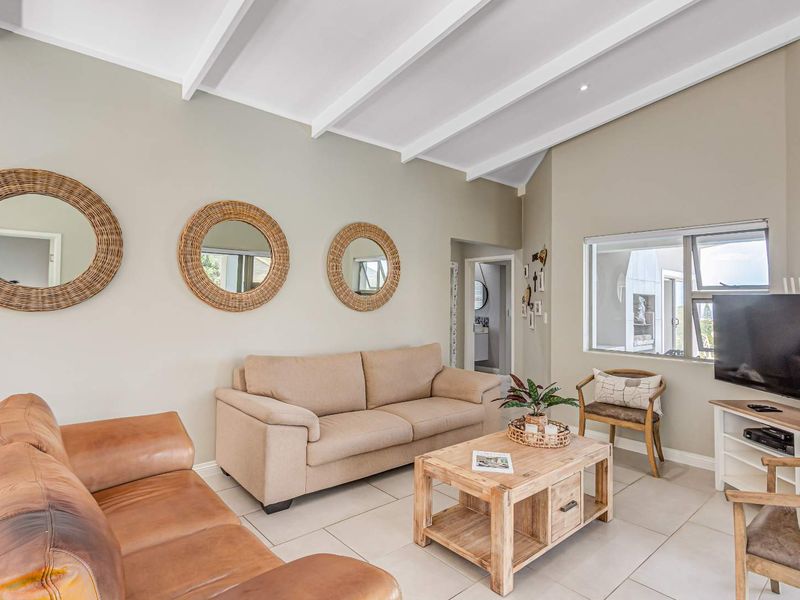 Modern Comfort Meets Untamed Nature in Brenton-on-Sea - Photo 4