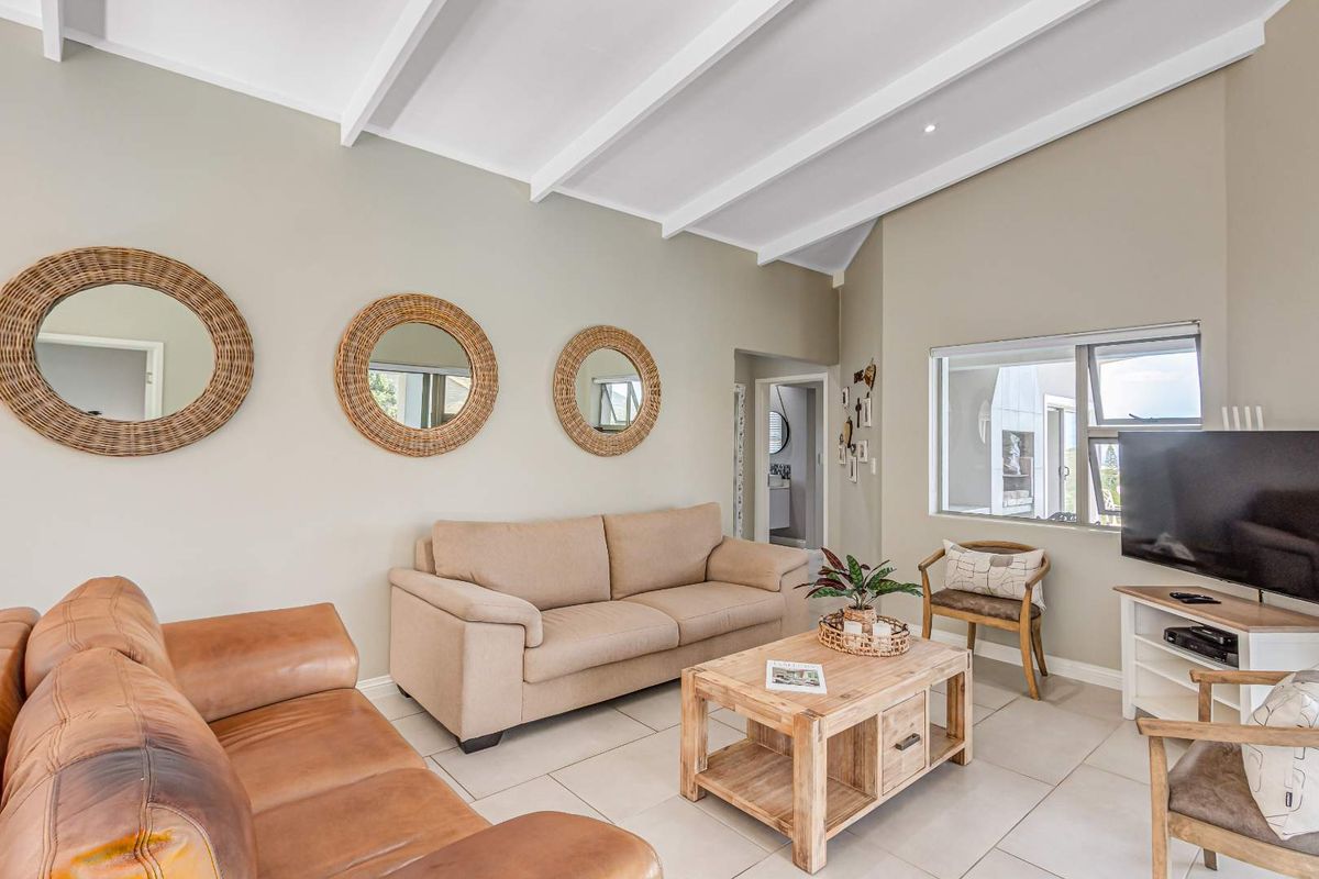 Modern Comfort Meets Untamed Nature in Brenton-on-Sea - Photo 4