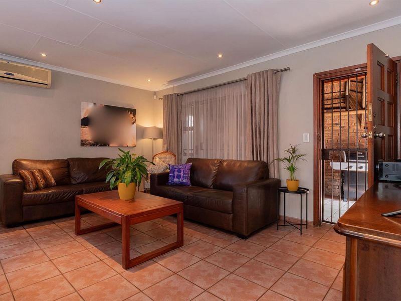 Charming 3 Bedroom Face-Brick Family Home with Flatlet in Van Riebeeck Park – A Must-See! - Photo 5