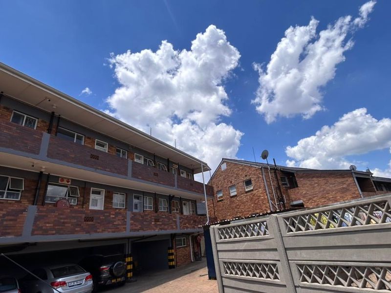 Bachelor Apartment in Secure Portofino Estate – Rhodesfield - Photo 9