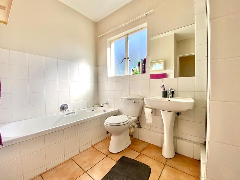 LOVELY SPACIOUS ONE BED NEAR HYDE PARK SHOPPING CENTRE - Photo 10