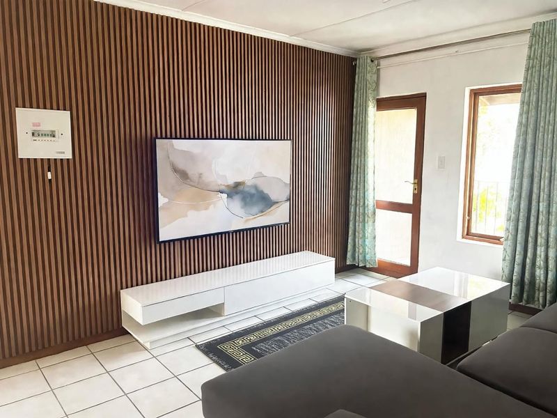 NEAT & MODERN 2-BEDROOM 1st FLOOR UNIT IN SOUGHT-AFTER MAJUBA MEWS, HELDERWYK ESTATE - Photo 3