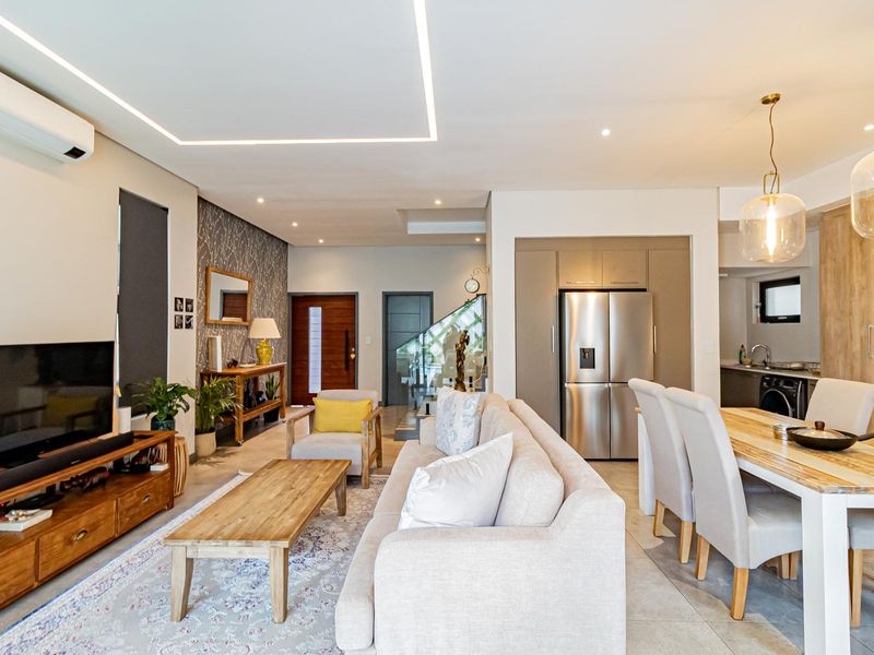 Charming 3 Bedroom Home in a Sought-After Complex in Bryanston - Photo 2