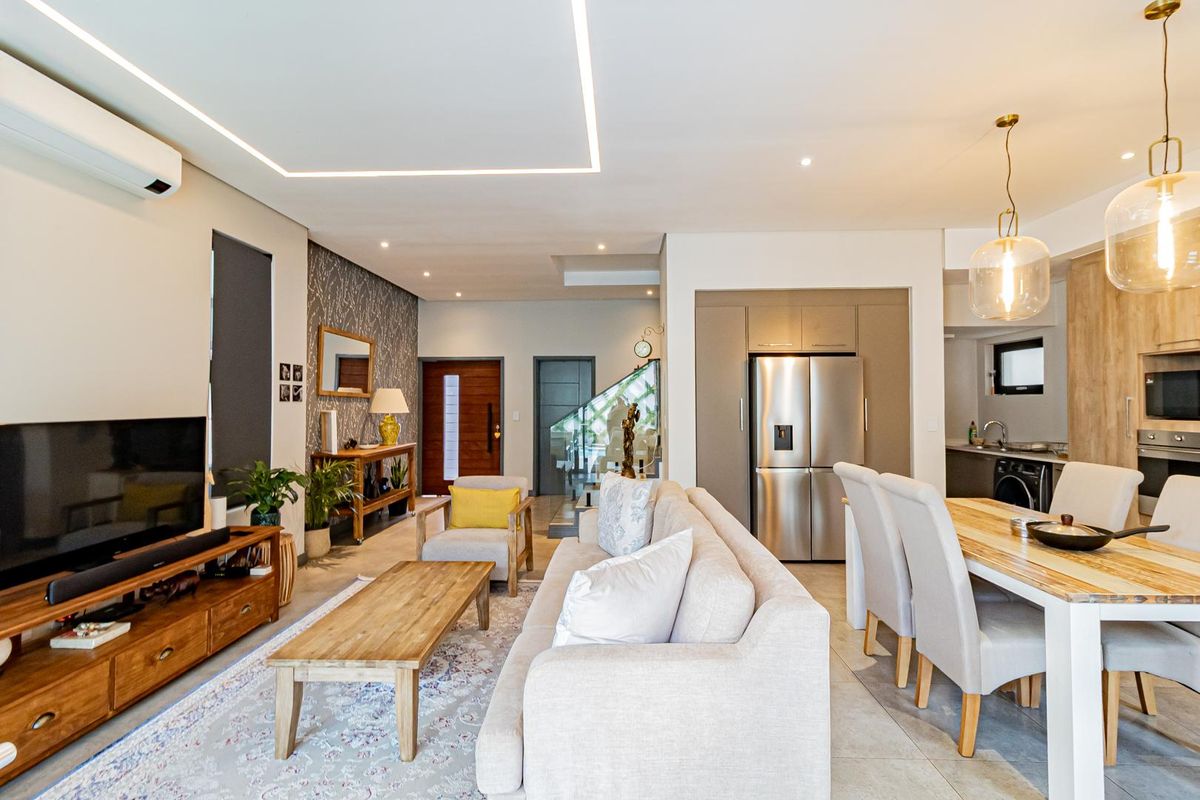 Charming 3 Bedroom Home in a Sought-After Complex in Bryanston - Photo 2